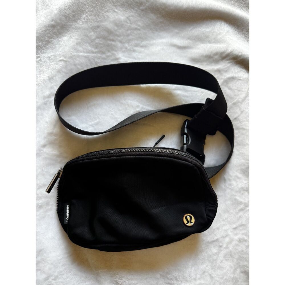 Lululemon Black Belt Bag Fanny Pack Crossbody Waist Bag Adjustable Nylon